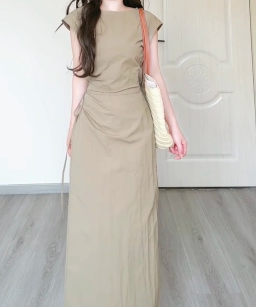 AMAJI(アマジ)の「ノースリーブ トップス + スカート セットアップ(セットアップ・レディース・カーキ・SMALL/MEDIUM/LARGE/X-LARGE)」の1枚目の写真