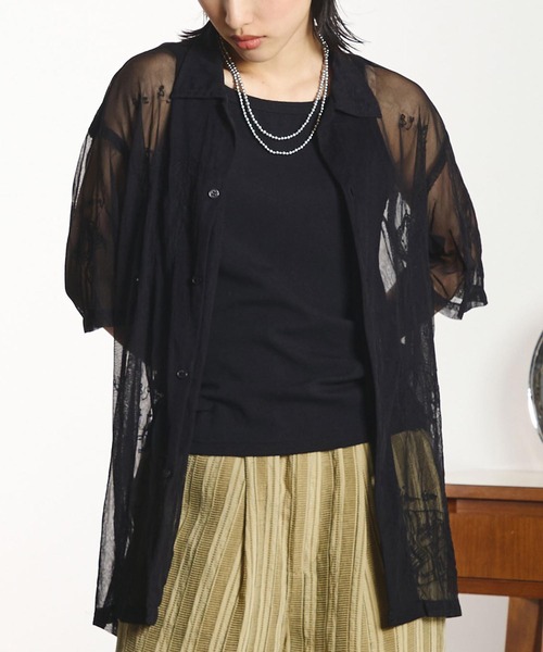 INDIA IS BEAUTIFUL（インディアイズビューティフル）の「【ROSE BUD別注】INDIA IS BEAUTIFUL/EMBROIDERED SHEER TULLE SHIRT（シャツ/ブラウス・レディース・ホワイト/ブラック・ONE SIZE）」の2枚目の写真