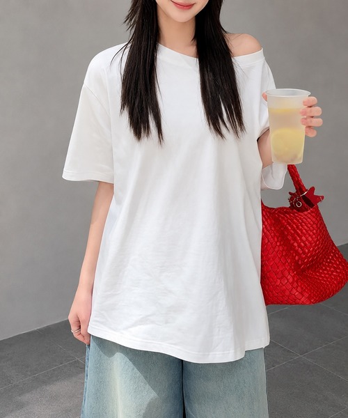 aimoha(アイモハ)の「ワンショルダー風ビッグTシャツ(Tシャツ/カットソー・レディース・ダークグレー/ホワイト・FREE)」の5枚目の写真