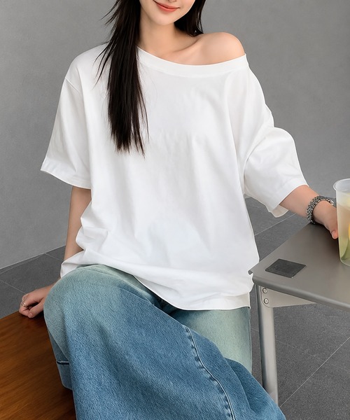 aimoha(アイモハ)の「ワンショルダー風ビッグTシャツ(Tシャツ/カットソー・レディース・ダークグレー/ホワイト・FREE)」の6枚目の写真