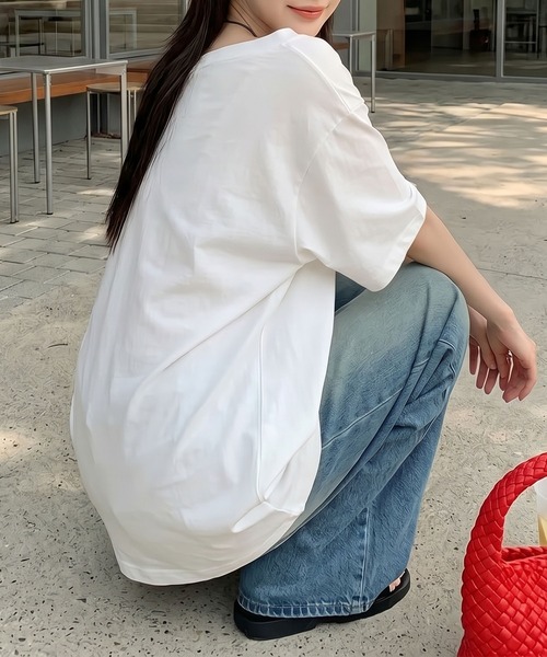aimoha(アイモハ)の「ワンショルダー風ビッグTシャツ(Tシャツ/カットソー・レディース・ダークグレー/ホワイト・FREE)」の7枚目の写真