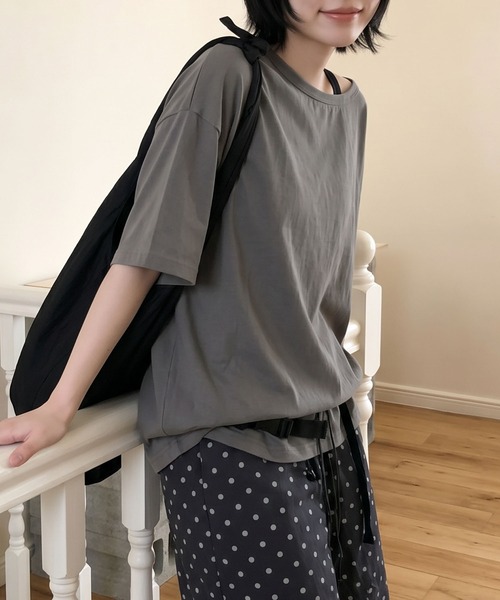 aimoha(アイモハ)の「ワンショルダー風ビッグTシャツ(Tシャツ/カットソー・レディース・ダークグレー/ホワイト・FREE)」の15枚目の写真