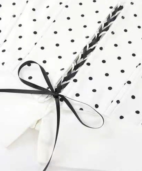 LA POMME petit（ラポミ・プチ）の「Ivory Polka Lace Up Flare Skirt Set Up（セットアップ・レディース・ホワイト・SMALL/LARGE/MEDIUM）」の6枚目の写真