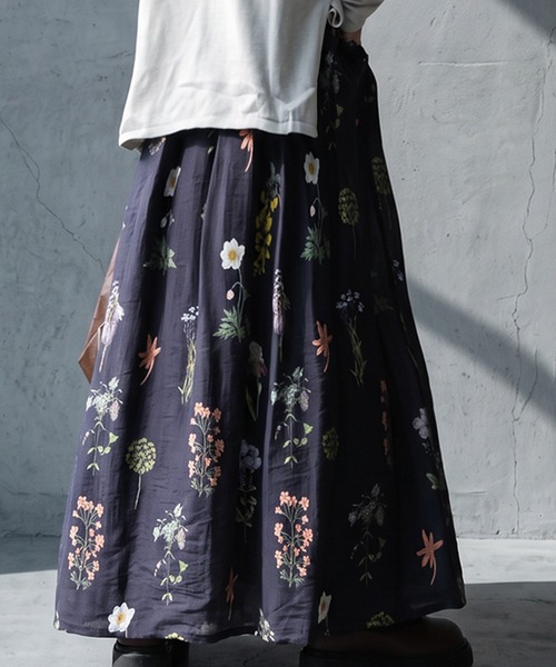 antiqua（アンティカ）の「花柄 フレア ロングスカート（スカート・レディース・ブラック・ONESIZE）」の3枚目の写真