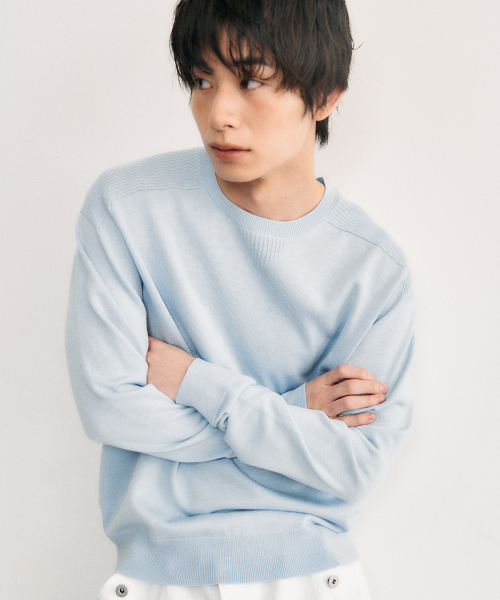 LUNDY(ランディ)の「アーチクルーネックラウンドニット - ソラ(ニット/セーター・メンズ・スカイブルー・2/3)」の3枚目の写真