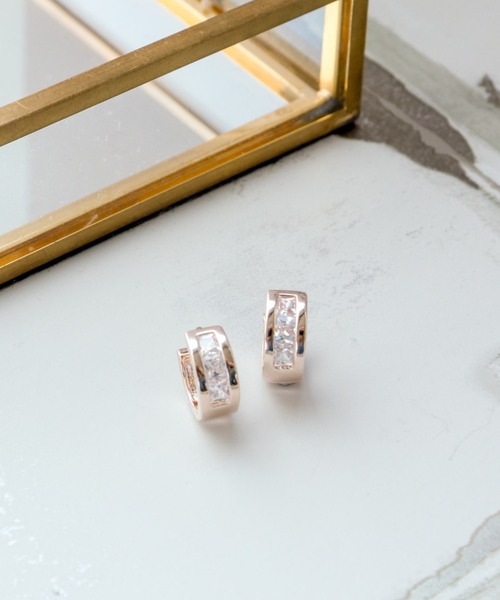Three Four Time（ｽﾘｰﾌｫｰﾀｲﾑ）の「キュービックワンタッチピアス（ピアス（両耳用）・レディース・ピンクゴールド/ゴールド/シルバー・FREE）」の3枚目の写真