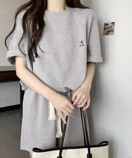 Miniministore(ミニミニストア)の「ワンポイントロゴTシャツセットアップ夏服(セットアップ・レディース・ライトブルー/アイボリー/ダークグレー/ライトグレー・FREE)」の1枚目の写真