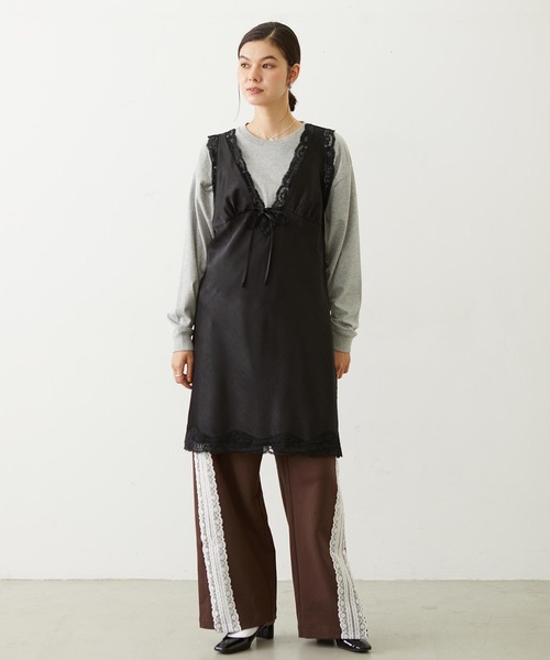 MILKFED.(ミルクフェド)の「V-NECK LACE DRESS(ワンピース・レディース・ブラック/ブラウン/ライトブルー・ONE SIZE)」の1枚目の写真
