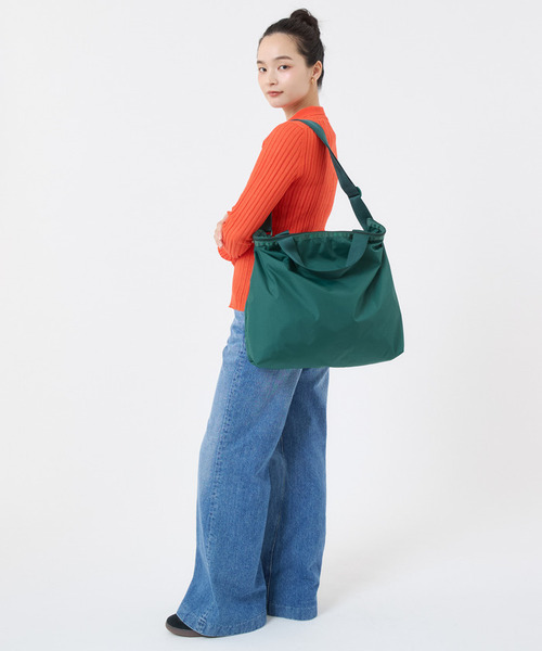 LeSportsac(レスポートサック)の「DELUXE ZIPTOP TOTE エデングリーン(トートバッグ・レディース・グリーン・FREE)」の3枚目の写真