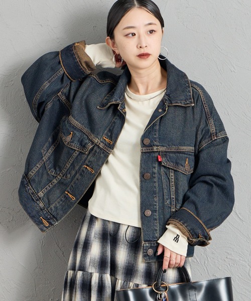 Levi's（リーバイス）の「[LEVI’S/リーバイス] LOOSE CROP TRUCKER デニムジャケット（デニムジャケット・レディース・ライトインディゴブルー/インディゴブルー・S）」の2枚目の写真