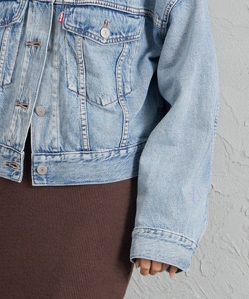 Levi's（リーバイス）の「[LEVI’S/リーバイス] LOOSE CROP TRUCKER デニムジャケット（デニムジャケット・レディース・ライトインディゴブルー/インディゴブルー・S）」の11枚目の写真