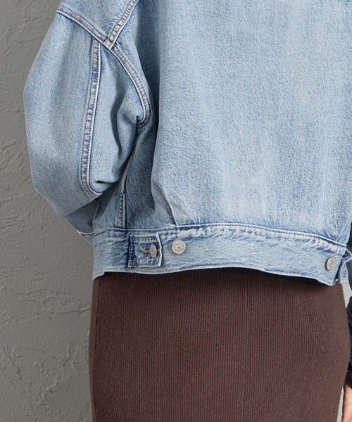Levi's（リーバイス）の「[LEVI’S/リーバイス] LOOSE CROP TRUCKER デニムジャケット（デニムジャケット・レディース・ライトインディゴブルー/インディゴブルー・S）」の12枚目の写真
