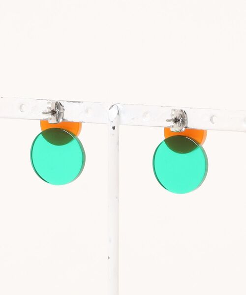 Three Four Time(スリーフォータイム)の「バイカラーアクリルピアス(ピアス(両耳用)・レディース・グリーン/ピンク/ブラウン・FREE)」の4枚目の写真