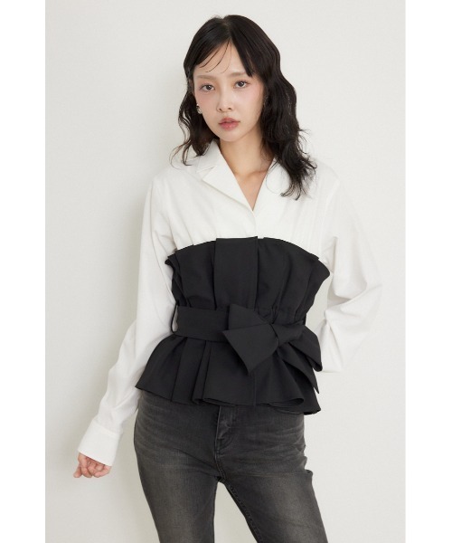 rienda(リエンダ)の「プリーツペプラムシャツトップス 秋服(シャツ/ブラウス・レディース・ダークブラウン/ブラック/ベージュ・FREE)」の1枚目の写真
