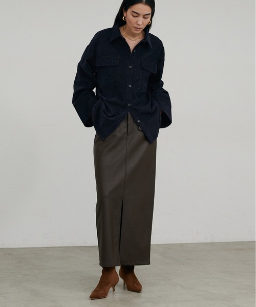 LARUTA(ラルータ)の「【LARUTA】ベロアデニムオーバーサイズシャツ(シャツ/ブラウス・レディース・ネイビー/ブラウン/アイボリー・FREE)」の4枚目の写真