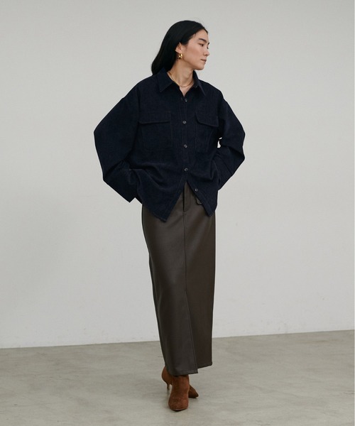 LARUTA(ラルータ)の「【LARUTA】ベロアデニムオーバーサイズシャツ(シャツ/ブラウス・レディース・ネイビー/ブラウン/アイボリー・FREE)」の5枚目の写真