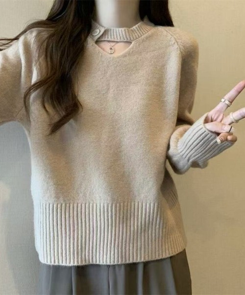 Beststore(ベストストア)の「2WAY デコルテオープンがこなれ感を演出!配色ボタン&チョーカー風ハイネックニットトップス 秋冬(ニット/セーター・レディース・パープル/オフホワイト/ブラック/レッド/マスタード/ベージュ・FREE)」の12枚目の写真