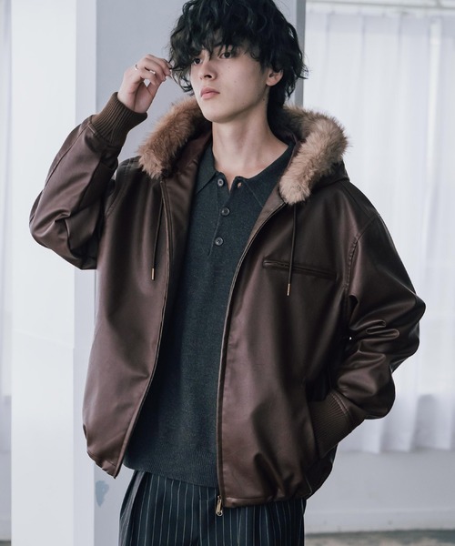 Rocky Monroe(ロッキーモンロー)の「オーバーサイズ PUレザー/フェイクスエード ファー付きダブルジップフードブルゾン N-2Bフライトジャケット(ブルゾン・メンズ・ブラウン/ブラウン系/ブラック/ブラック系・L/XL/M)」の3枚目の写真