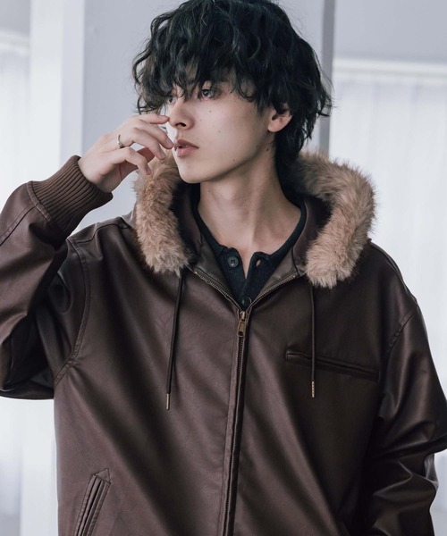Rocky Monroe(ロッキーモンロー)の「オーバーサイズ PUレザー/フェイクスエード ファー付きダブルジップフードブルゾン N-2Bフライトジャケット(ブルゾン・メンズ・ブラウン/ブラウン系/ブラック/ブラック系・L/XL/M)」の17枚目の写真