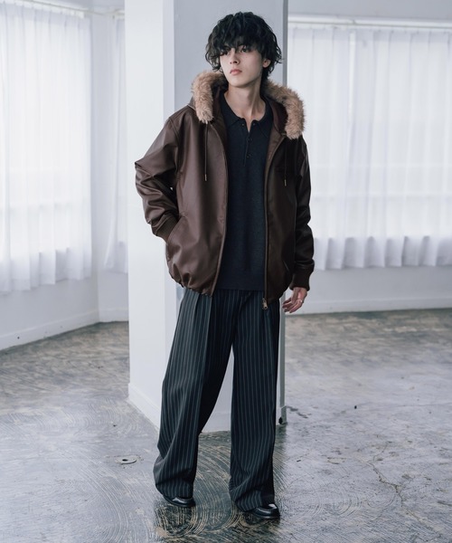 Rocky Monroe(ロッキーモンロー)の「オーバーサイズ PUレザー/フェイクスエード ファー付きダブルジップフードブルゾン N-2Bフライトジャケット(ブルゾン・メンズ・ブラウン/ブラウン系/ブラック/ブラック系・L/XL/M)」の19枚目の写真