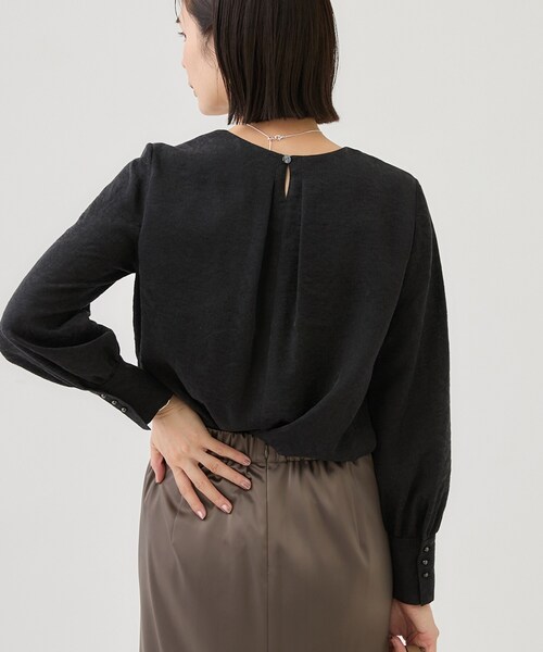 INDIVI(インディヴィ)の「【日本製/シルク混】ジャカードVネックブラウス(シャツ/ブラウス・レディース・オフホワイト/ブラック・40/36/38)」の8枚目の写真