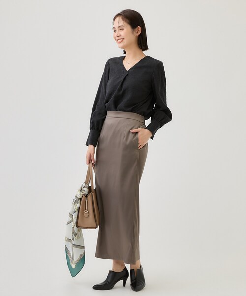 INDIVI(インディヴィ)の「【日本製/シルク混】ジャカードVネックブラウス(シャツ/ブラウス・レディース・オフホワイト/ブラック・40/36/38)」の9枚目の写真