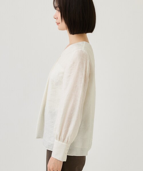 INDIVI(インディヴィ)の「【日本製/シルク混】ジャカードVネックブラウス(シャツ/ブラウス・レディース・オフホワイト/ブラック・40/36/38)」の13枚目の写真