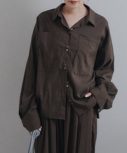 SHENERY(シーナリー)の「ワイドスリーブテンセルシャツ(シャツ/ブラウス・レディース・ブラウン/オフホワイト/ブルー系その他/バーガンディー・FREE)」の3枚目の写真