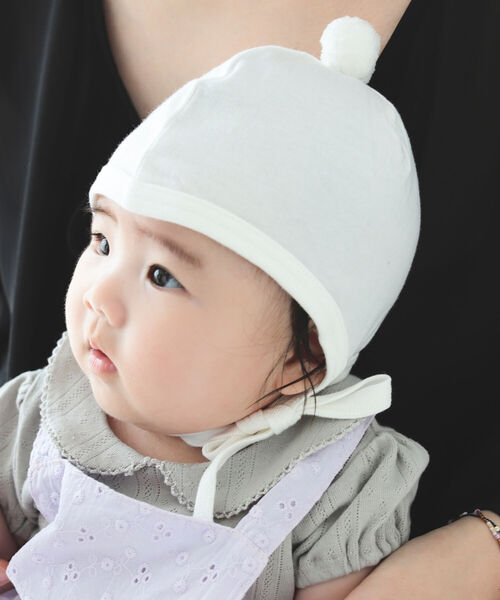 こども ビームス（コドモビームス）の「こども ビームス / "Daily Organic" ボンボン キャップ (40～48cm)（ニットキャップ/ビーニー・キッズ・ホワイト/ナチュラル/ライトグレー/グレー/ブラック/ベージュ/ライトブラウン/ピンク/レッド系その他/クリーム/イエロー/ミント/グリーン/オリーブ/サックスブルー/ブルー系その他/インディゴブルー/ラベンダー/その他1/ネイビー/その他2/その他3/ブラック系その他・ONE SIZE）」の2枚目の写真