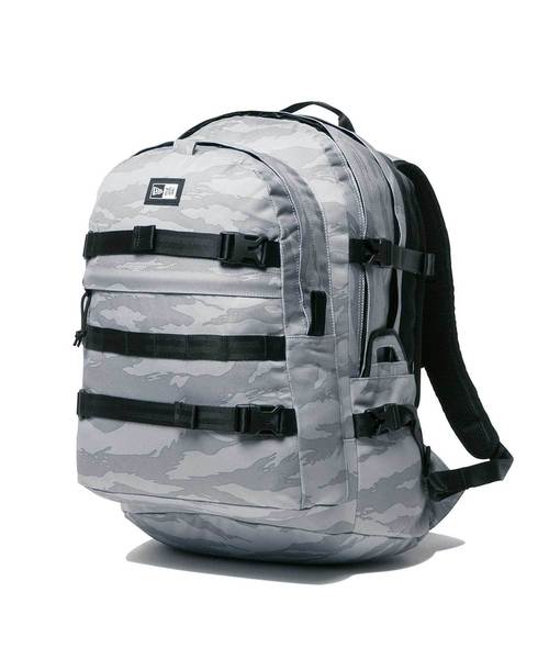 NEW ERA(ニューエラ)の「ニューエラ リュック 35L キャリアパック NEW ERA(バックパック/リュック・メンズ・ブラック/カモフラージュ/グレー/ヘザーグレー/ブラック系その他/ネイビー/ブルー/ブラック×ブラック/ライトグレー/ブラック系その他2/ブラック×ブルー/その他/カーキ/ブラック系その他4/グレー系その他2/グリーン系その他/ベージュ/オリーブ・ONE SIZE/FREE)」の8枚目の写真