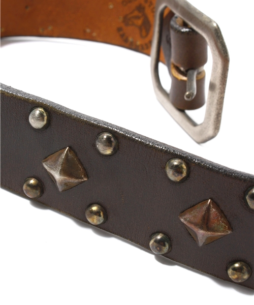 HYSTERIC GLAMOUR（ヒステリックグラマー）の「OLD STUDS×HYSTERIC/PYRAMID STUDSベルト（ベルト・メンズ・ダークブラウン・SMALL/MEDIUM）」の3枚目の写真