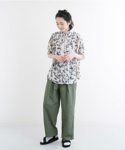 MERLOT（メルロー）の「ボタニカル柄バンドカラーギャザーブラウス1121（シャツ/ブラウス・レディース・イエロー/ピンク/ブラック・FREE）」の9枚目の写真