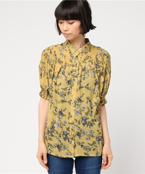 MERLOT（メルロー）の「ボタニカル柄バンドカラーギャザーブラウス1121（シャツ/ブラウス・レディース・イエロー/ピンク/ブラック・FREE）」の5枚目の写真