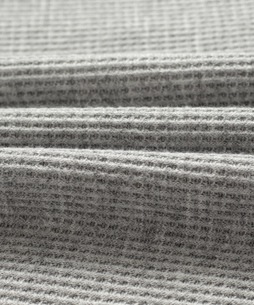 MONO-MART（モノマート）の「ワッフルロング丈 Uネックプルオーバーカットソー/ロングスリーブ（Tシャツ/カットソー・メンズ・カーキ/オートミール/ブラック/グレー/チャコール・L/M）」の8枚目の写真