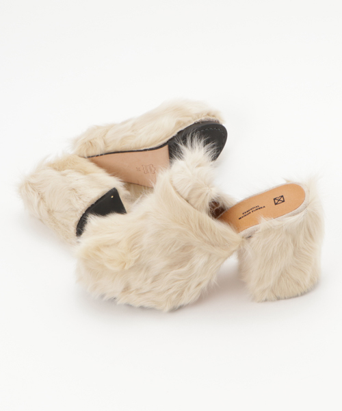 STUDIOUS SELECT（ステュディオスセレクト）の「LAMB FUR MULES（サンダル・レディース・ブラック/アイボリー・0/1）」の4枚目の写真