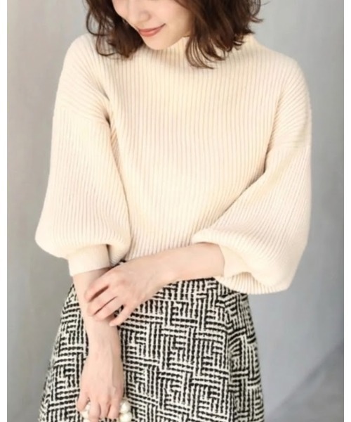 cawaii（カワイイ）の「袖ポワンとオフネックのきれいめリブニットトップス（ニット/セーター・レディース・ブラック/アイボリー/グレー/ピンク/ブラウン/ダークグリーン/ブルー/マジェンタ・M-L/L-XL）」の2枚目の写真