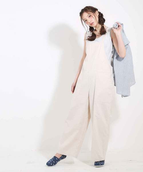 CUBE SUGAR(キューブシュガー)の「綿麻ストレッチサロペットパンツ(サロペット/オーバーオール・レディース・チャコールグレー/オフホワイト/ターコイズブルー/マスタード・M)」の2枚目の写真