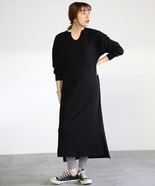 select MOCA（セレクトモカ）の「ワッフルキーネックワンピース/長袖スリットデザインロング丈ワンピース（ワンピース・レディース・ブラック/ブラウン/カーキ/アイボリー・FREE）」の3枚目の写真