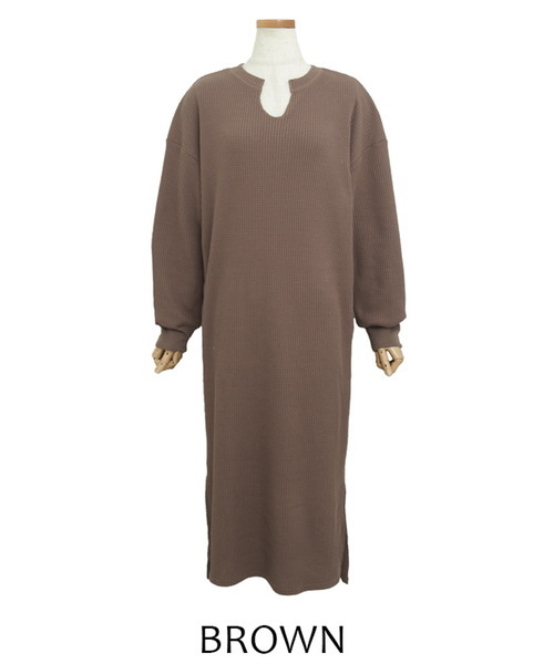 select MOCA（セレクトモカ）の「ワッフルキーネックワンピース/長袖スリットデザインロング丈ワンピース（ワンピース・レディース・ブラック/ブラウン/カーキ/アイボリー・FREE）」の7枚目の写真