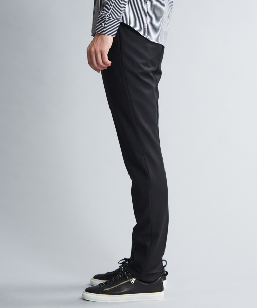 5351 POUR LES HOMMES(ゴーサンゴーイチプールオム)の「ブラックギャバスリムテーパードスラックス(その他パンツ・メンズ・ブラック・44/46/48)」の4枚目の写真