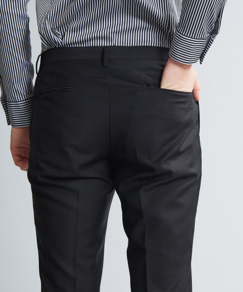 5351 POUR LES HOMMES(ゴーサンゴーイチプールオム)の「ブラックギャバスリムテーパードスラックス(その他パンツ・メンズ・ブラック・44/46/48)」の8枚目の写真