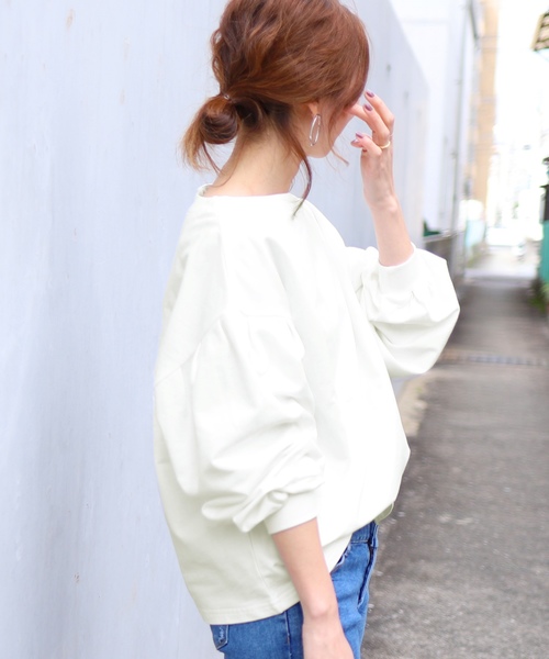 reca（レカ）の「ボートネック ボリュームスウェットカットソー（スウェット・レディース・ベージュ/ネイビー/ライトグレー/オフホワイト/ピンク/カーキ/アイボリー/モカ/ベージュ系その他/ラベンダー/ブラウン系その他/ベージュ系その他2・FREE）」の2枚目の写真