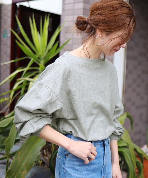 reca（レカ）の「ボートネック ボリュームスウェットカットソー（スウェット・レディース・ベージュ/ネイビー/ライトグレー/オフホワイト/ピンク/カーキ/アイボリー/モカ/ベージュ系その他/ラベンダー/ブラウン系その他/ベージュ系その他2・FREE）」の3枚目の写真