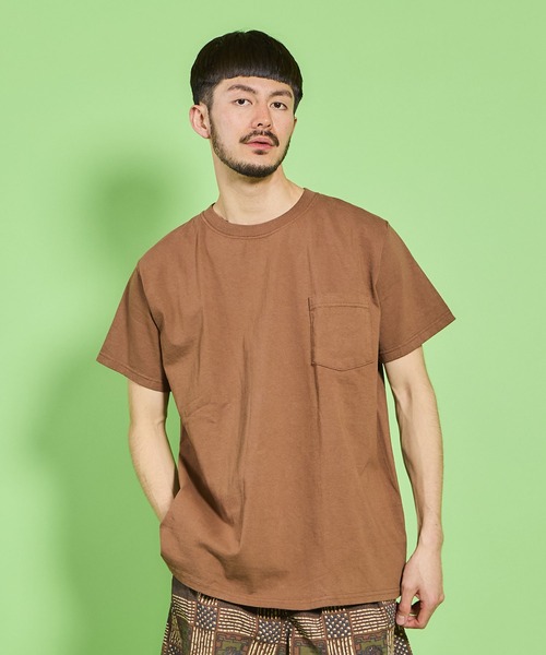 Goodwear(Since1983)（グッドウェア）の「【MADE IN USA】S/S POCKET TEE /ショートスリーブ ポケット ティー（Tシャツ/カットソー・メンズ・ホワイト/チャコールグレー/ブラック/ネイビー/ダークオリーブ/マスタード/ブルーグラス/ブラック系その他/杢グレー/ブラウン系その他/ナチュラル/グリーン系その他/パープル系その他/イエロー系その他/ピンク系その他/レッド/グリーン系その他2/グリーン系その他3/グレー系その他/レモンイエロー/ベージュ系その他/ブルー系その他/ベージュ系その他2/グリーン系その他5/グレー系その他2/レッド系その他/ブラウン/グリーン/ピンク/ブルー/ライトイエロー/カーキ/ライトグレー系/ブルー系その他2/ホワイト系その他3/オレンジ系その他/パープル系その他2/グリーン系その他4/ブラウン系その他2/ブルー系その他7/ブルー系その他3/ピンク系その他2/ライトオレンジ系/グリーン系その他7/ベージュ系その他3/レッド系その他2/オレンジ系その他2/ピンク系その他3/ブラウン系その他3・SMALL/MEDIUM/LARGE/X-LARGE）」の13枚目の写真