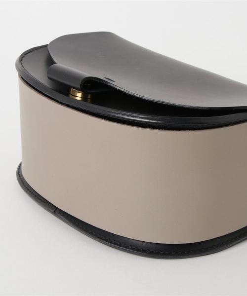 STUDIOUS SELECT（ステュディオスセレクト）の「【calede checli】CHASSE SHOLDER BAG（ショルダーバッグ・レディース・ブラック/ネイビー・FREE）」の3枚目の写真