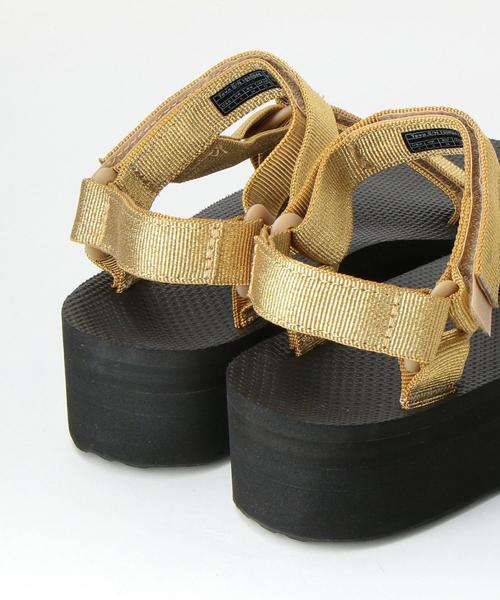 Teva（テバ）の「＜TEVA（テバ）＞FLATFORM UNIVERSAL フラットフォーム ユニバーサル メタルサンダル о（サンダル・レディース・シルバー/ゴールド・8/6/5/7）」の8枚目の写真