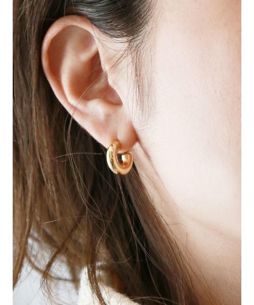 Ungrid（アングリッド）の「メタルカーブミニピアス（ピアス（両耳用）・レディース・シルバー/ゴールド・FREE）」の2枚目の写真