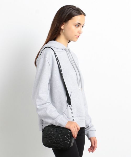 ARMANI EXCHANGE(アルマーニエクスチェンジ)の「【A|Xアルマーニ エクスチェンジ】エンボスAXロゴステッチ ミニショルダーバッグ(ショルダーバッグ・レディース・ブラック/レッド・FREE)」の5枚目の写真