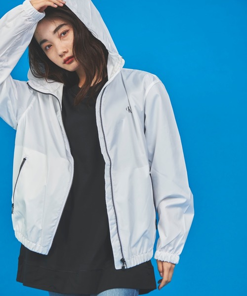 Calvin Klein Jeans(カルヴァンクラインジーンズ)の「CK ONE ロゴ ウィンドブレーカー ジャケット(ナイロンジャケット・メンズ・ホワイト/ブラック/イエロー系その他・S/M/L/XL)」の7枚目の写真