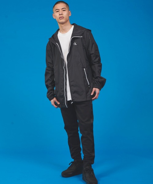 Calvin Klein Jeans(カルヴァンクラインジーンズ)の「CK ONE ロゴ ウィンドブレーカー ジャケット(ナイロンジャケット・メンズ・ホワイト/ブラック/イエロー系その他・S/M/L/XL)」の9枚目の写真